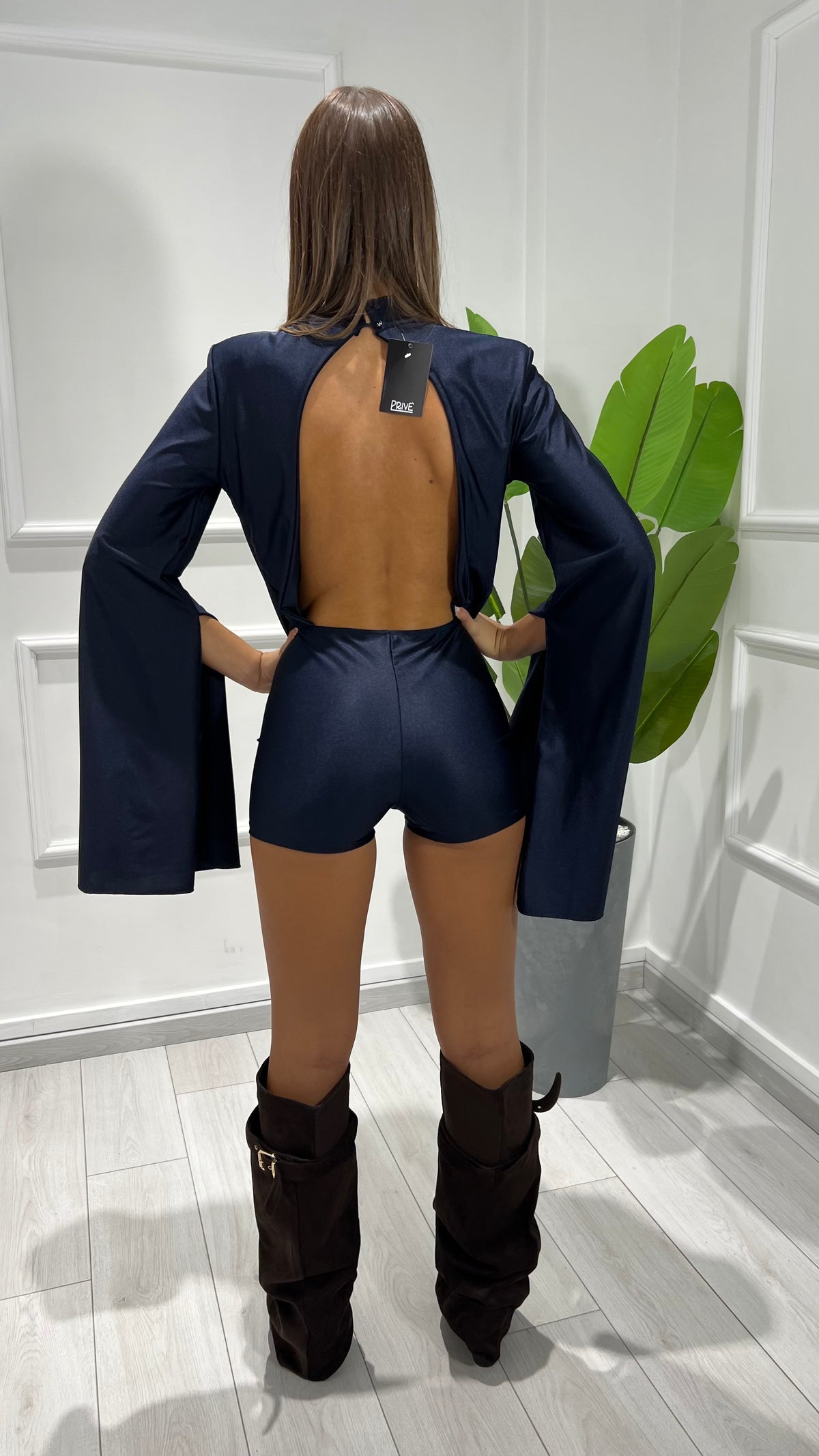 00889 tutina
