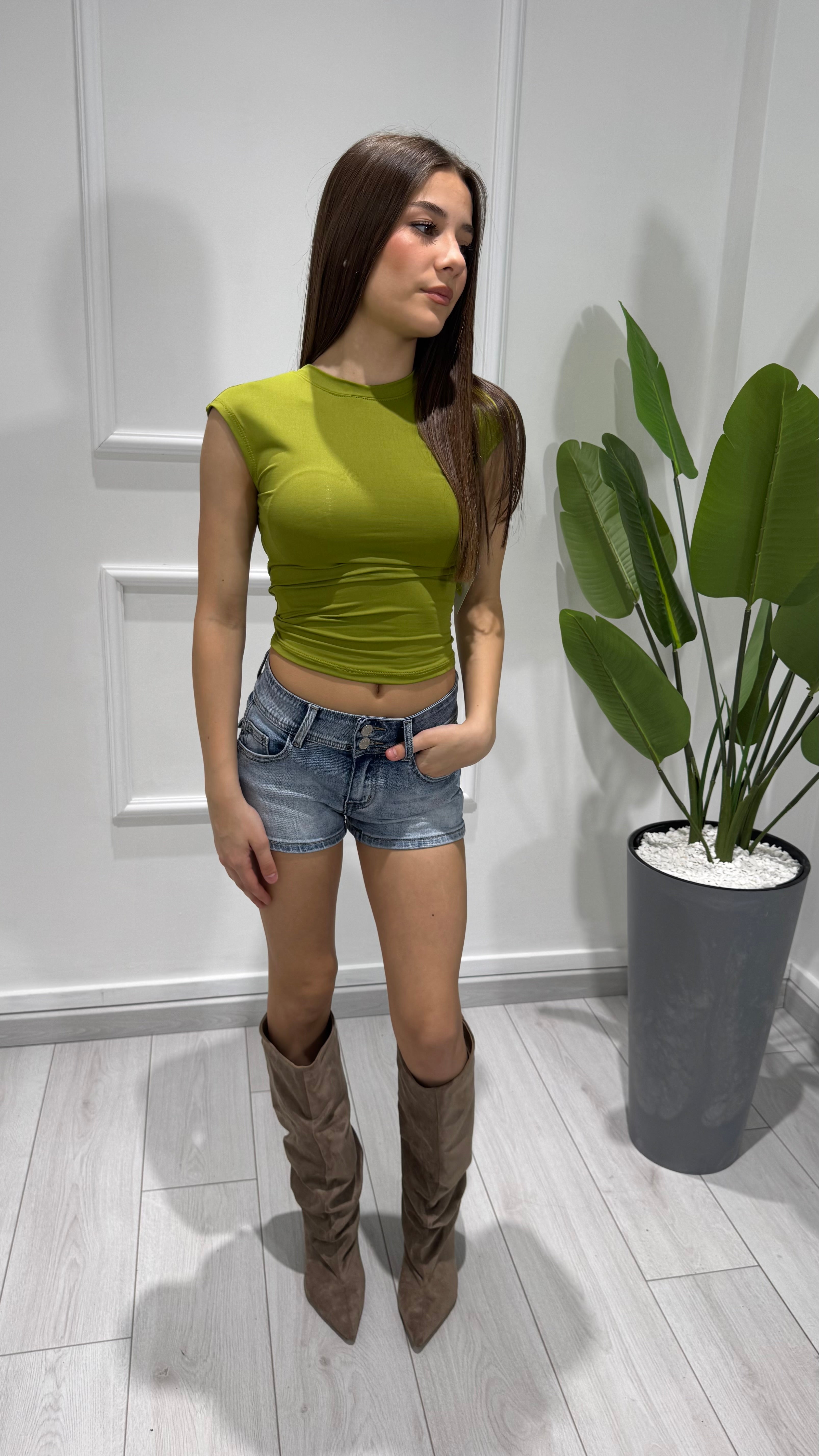 00853 top
