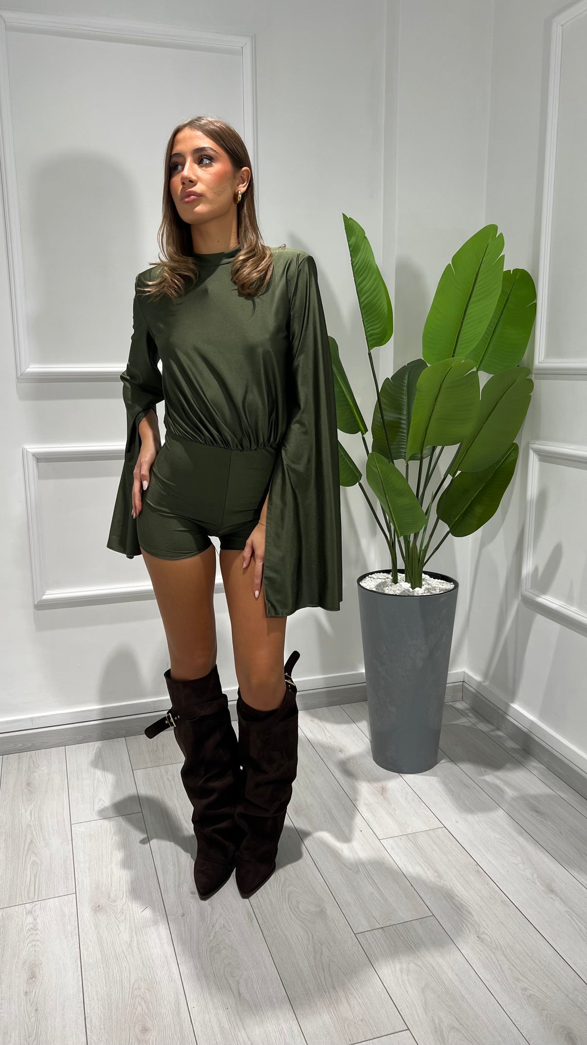 00889 tutina