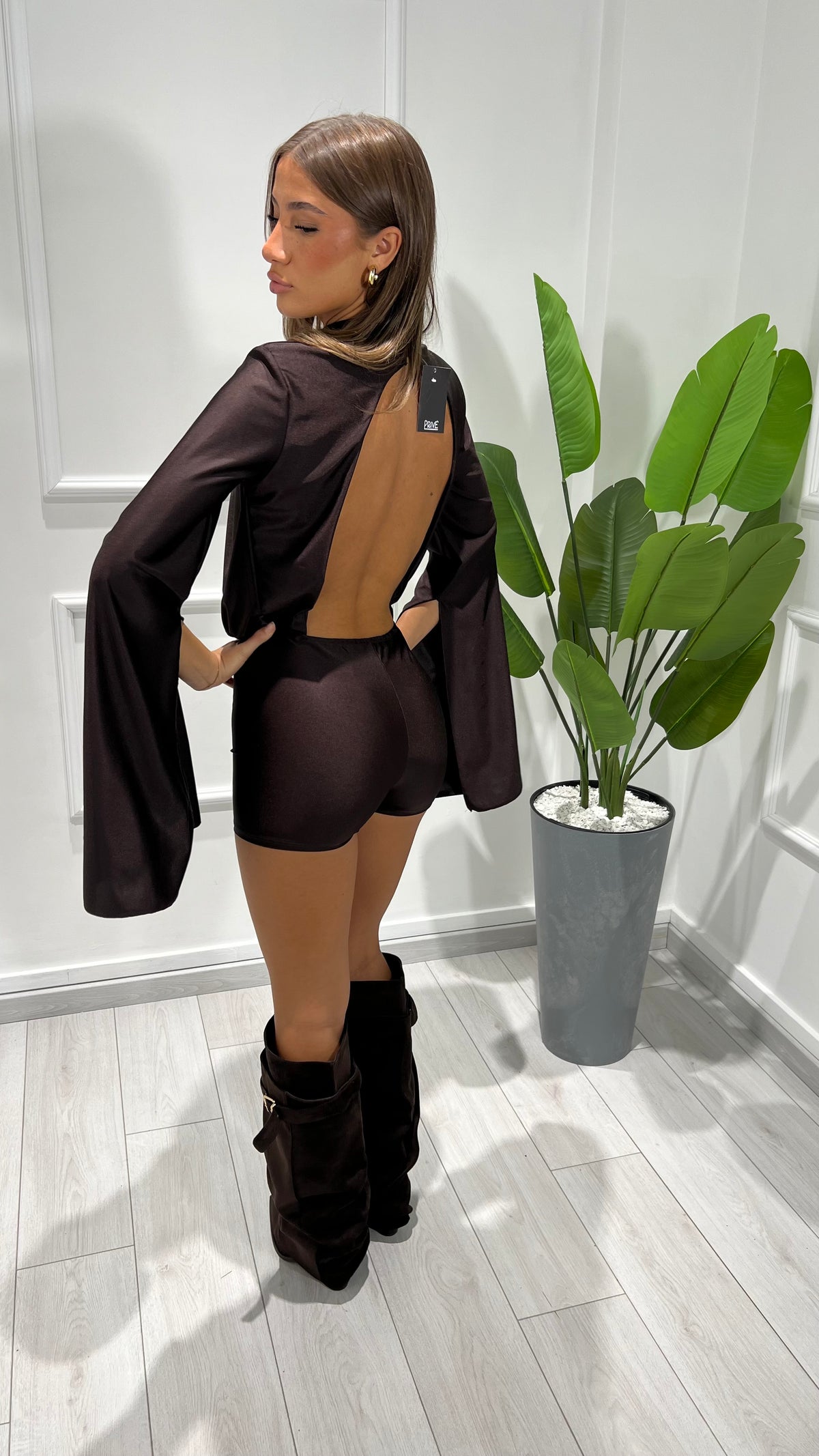00889 tutina