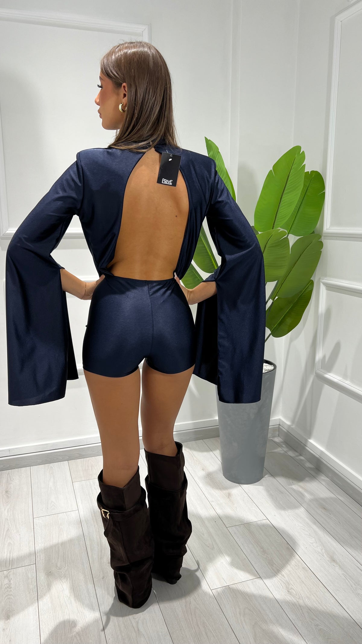 00889 tutina