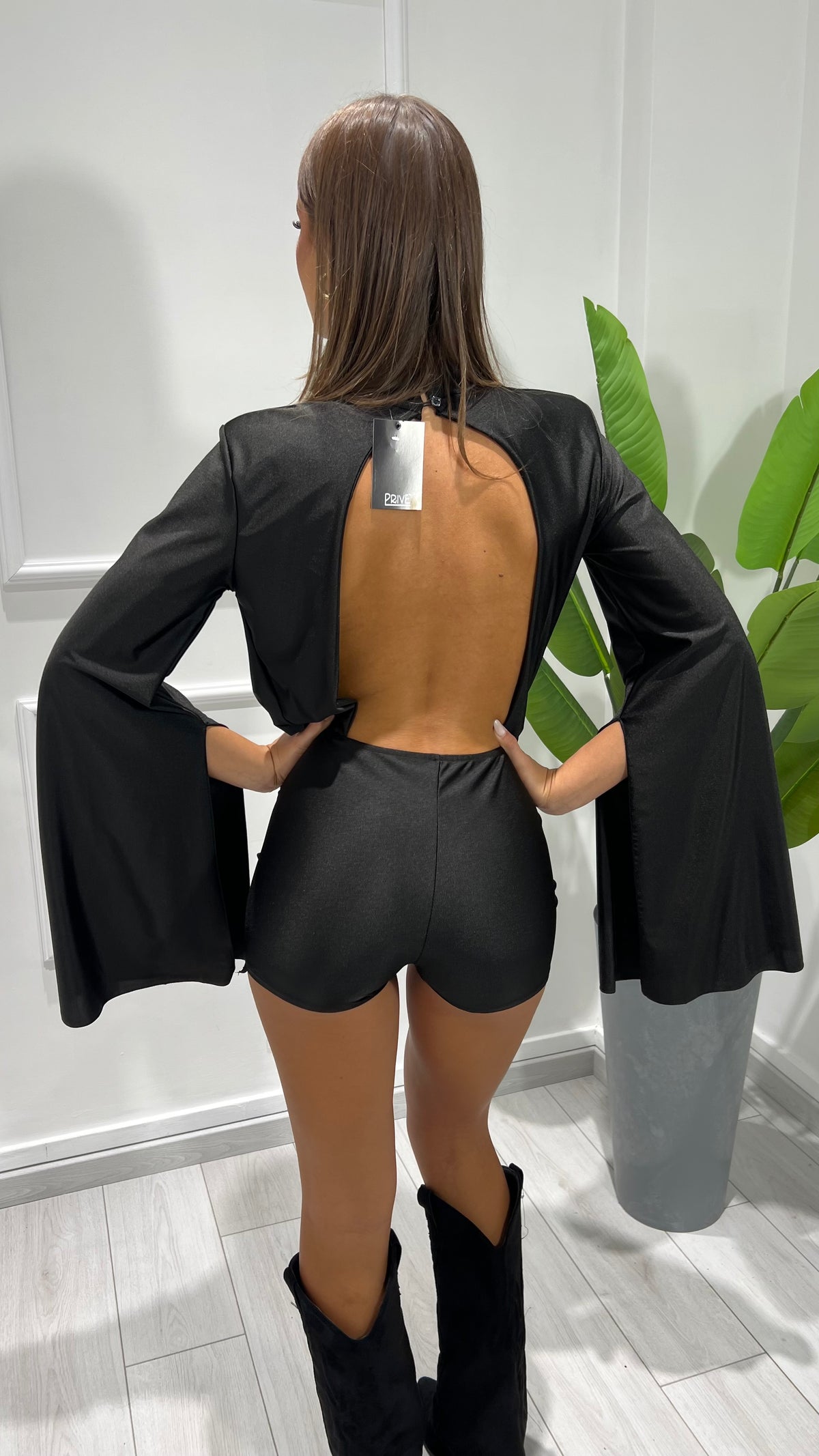 00889 tutina
