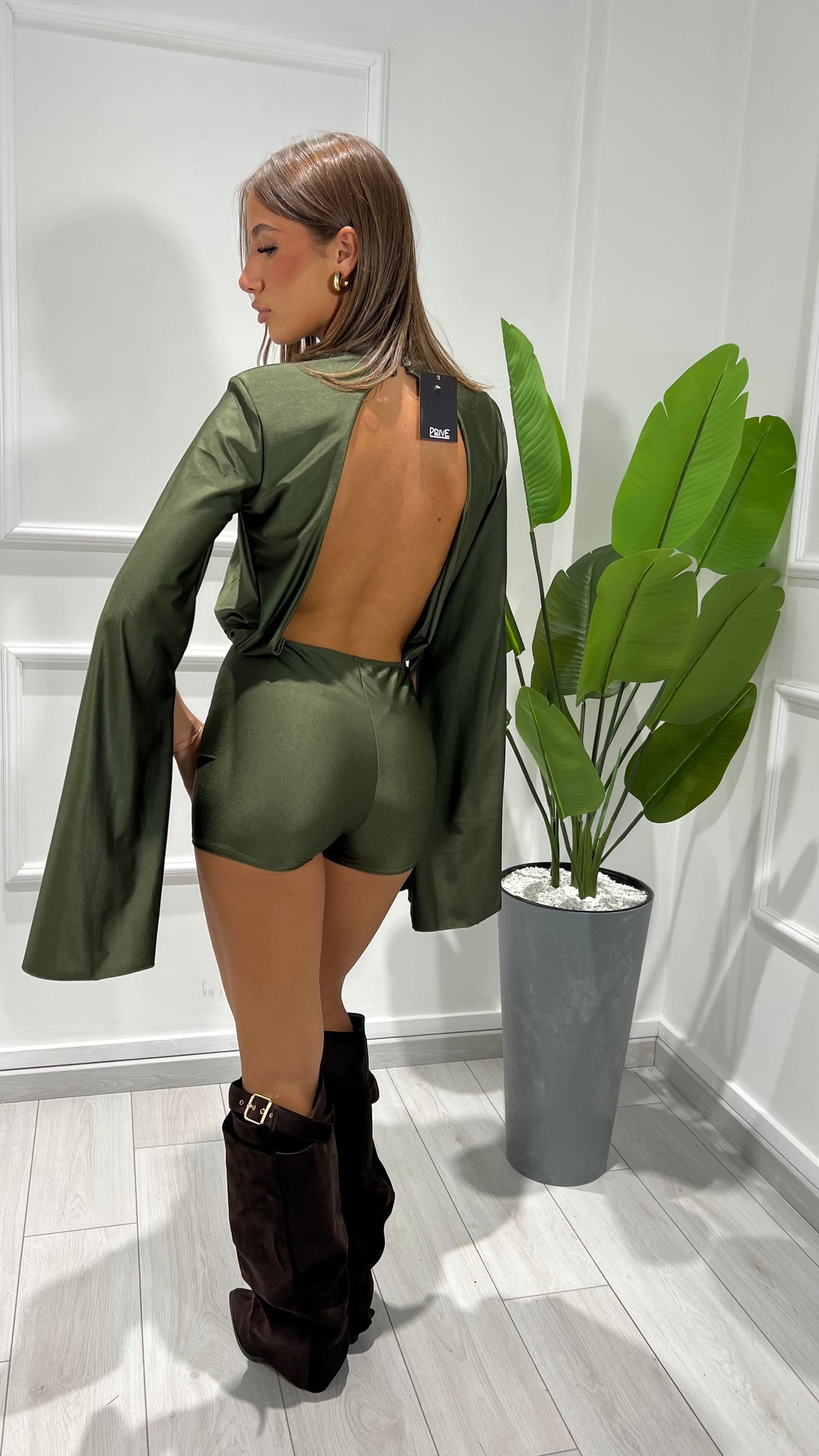 00889 tutina