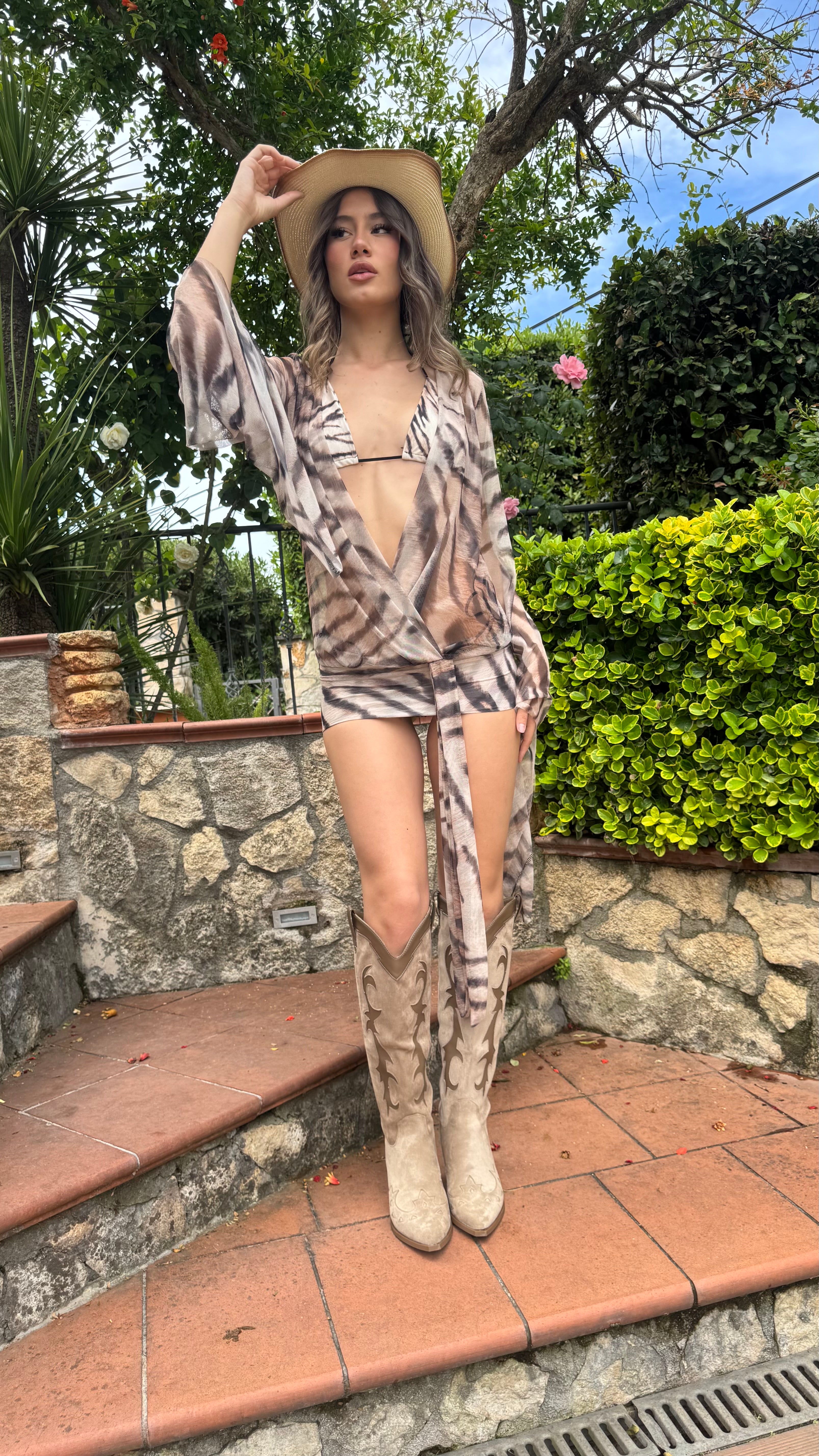 00531 set costume