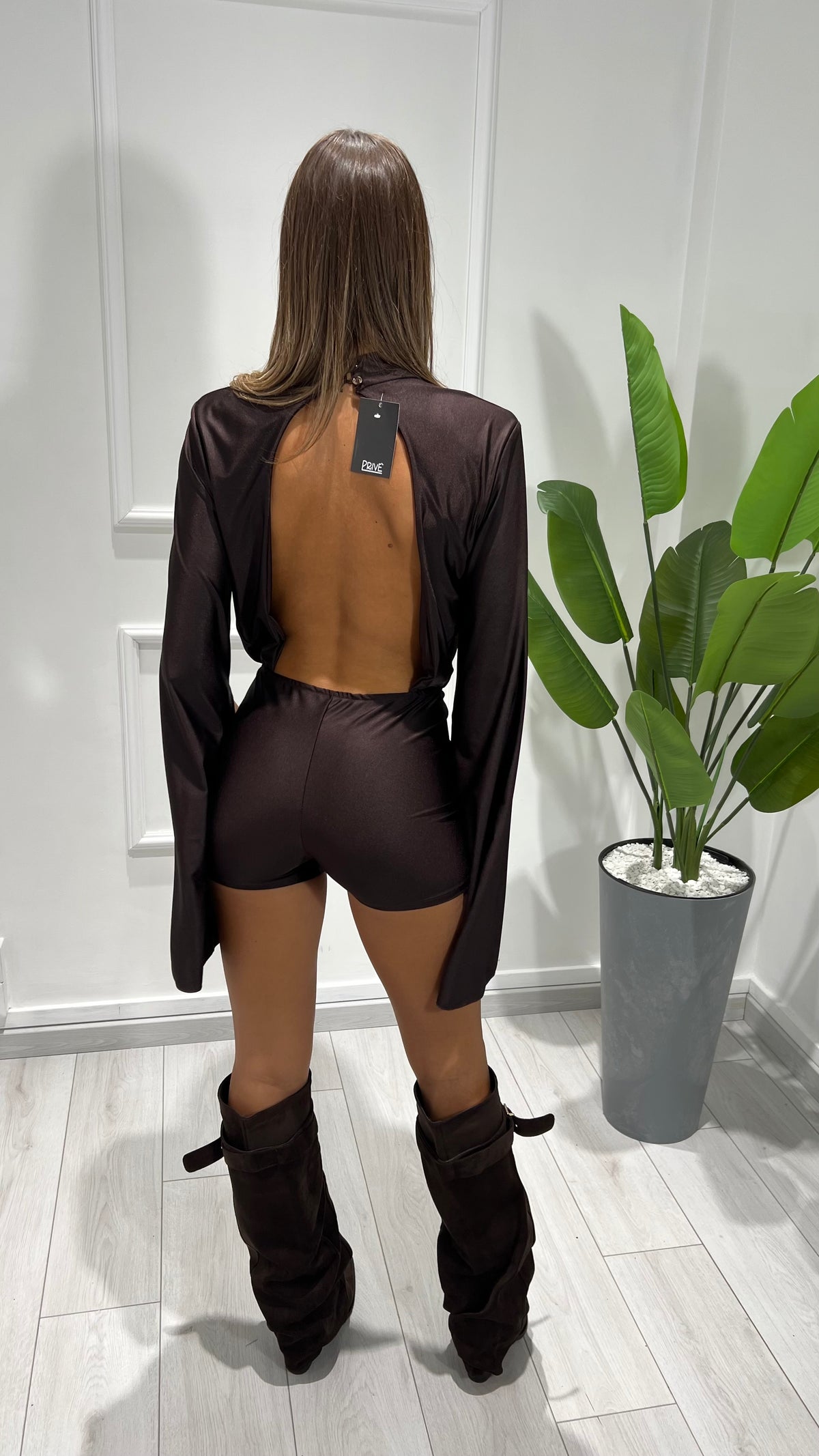00889 tutina