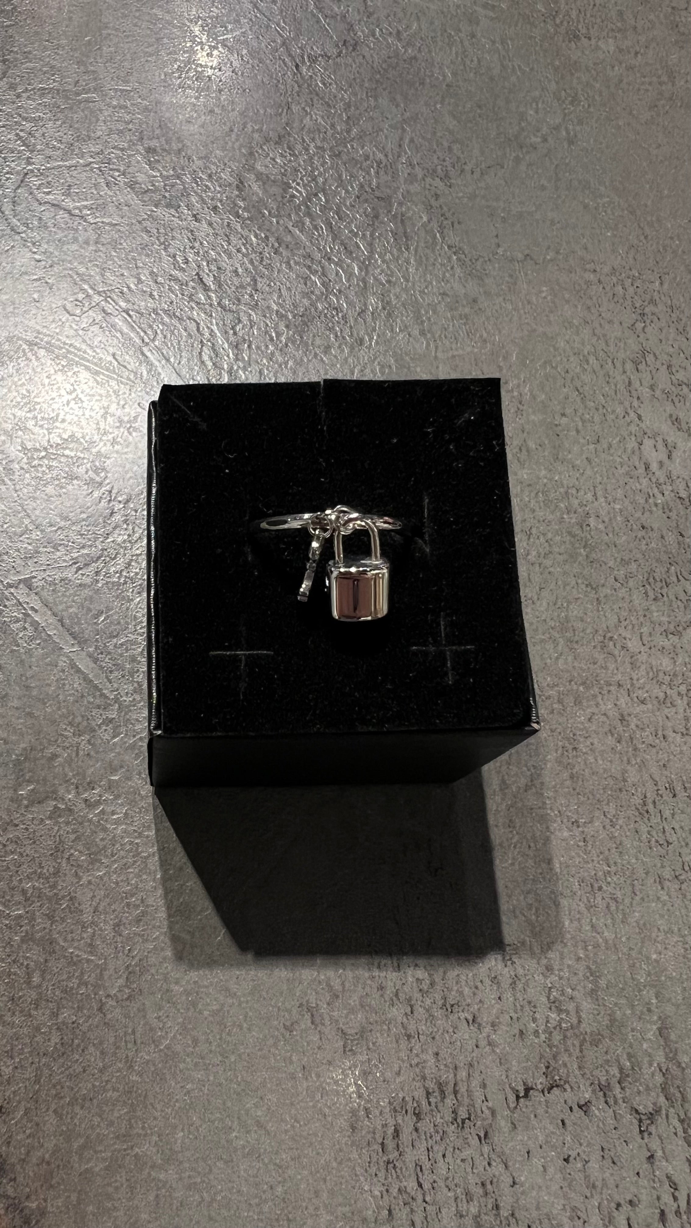 Anello lucchetto