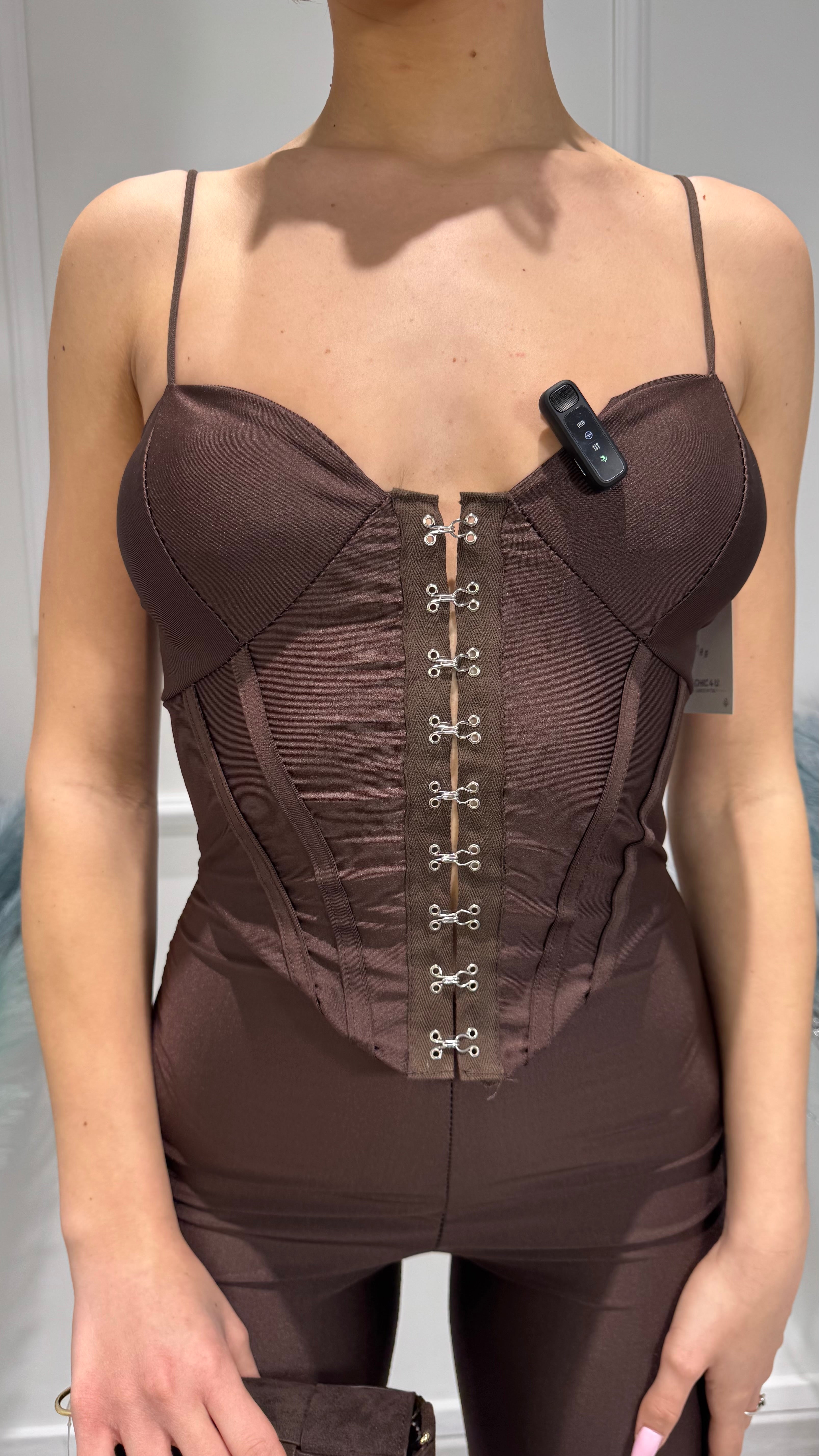 00886 tutina