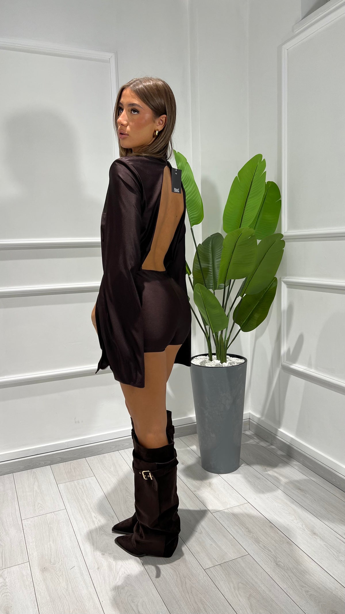 00889 tutina