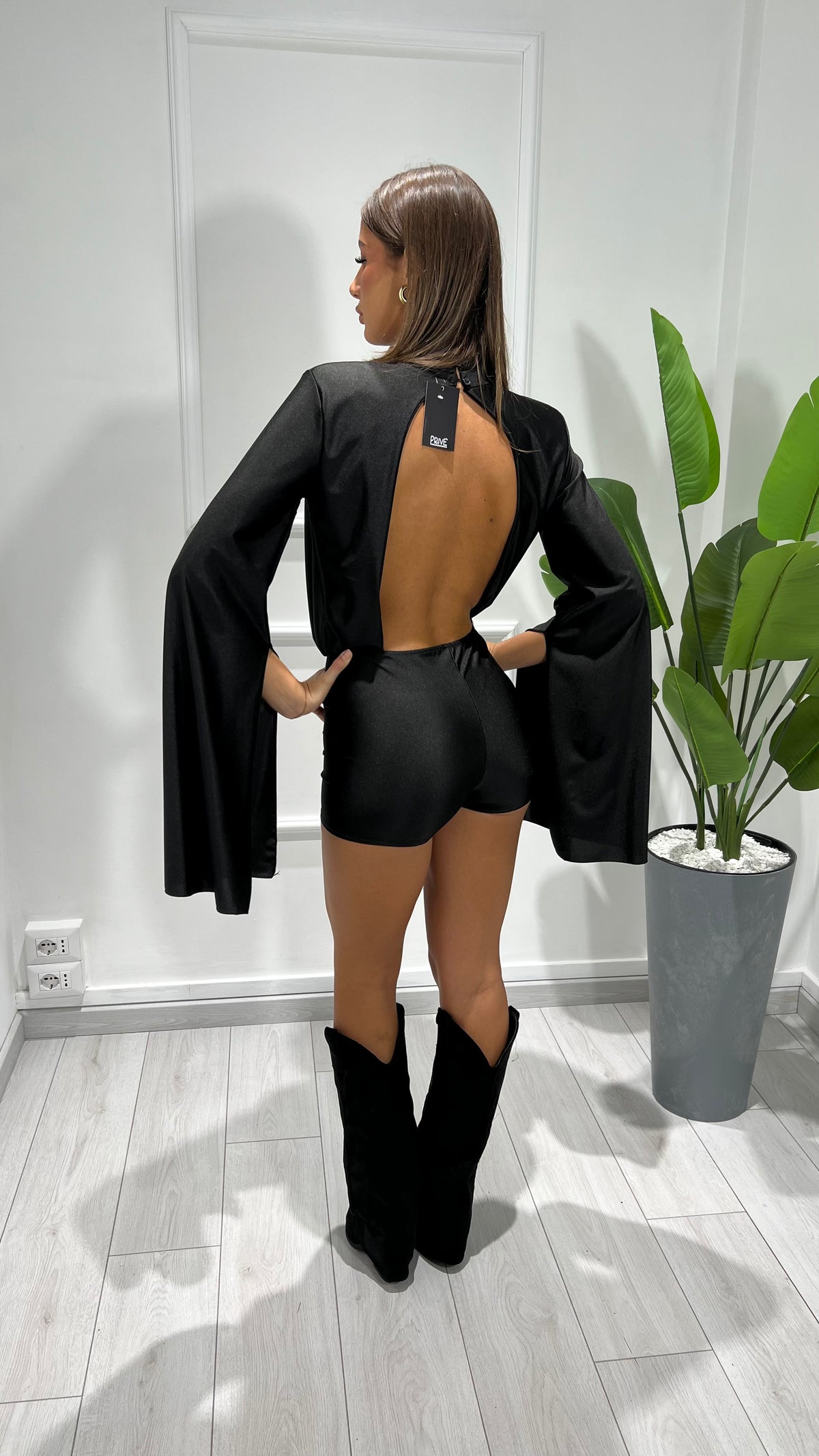 00889 tutina