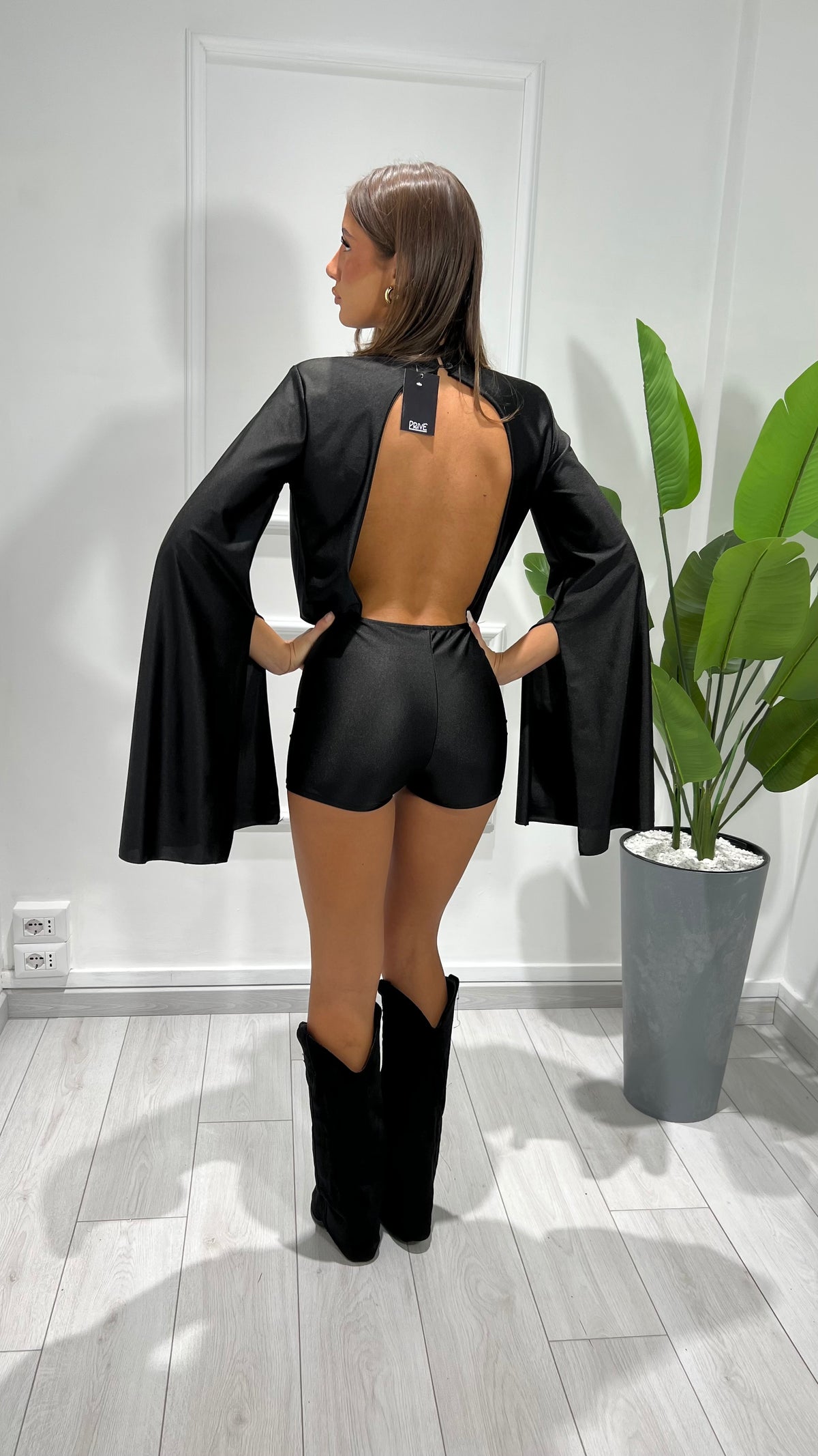 00889 tutina