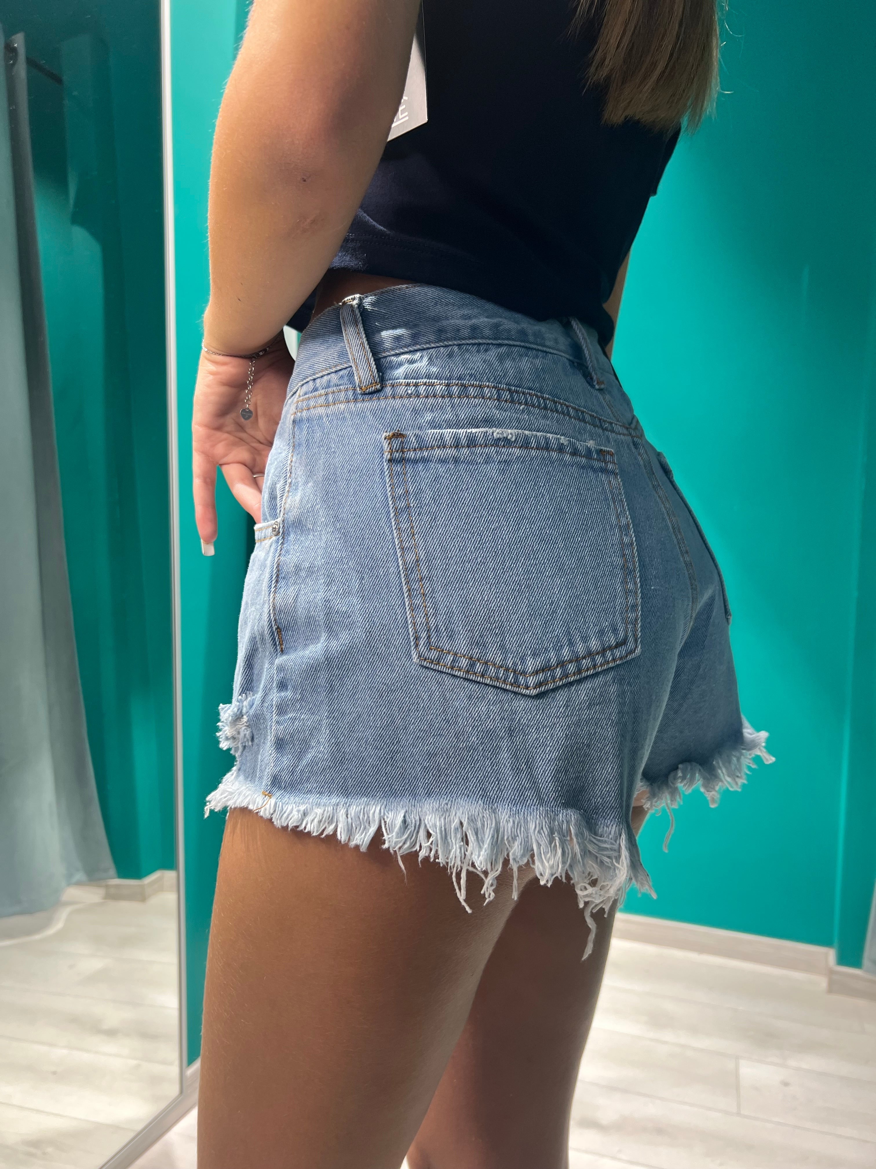 00449  pantaloncini