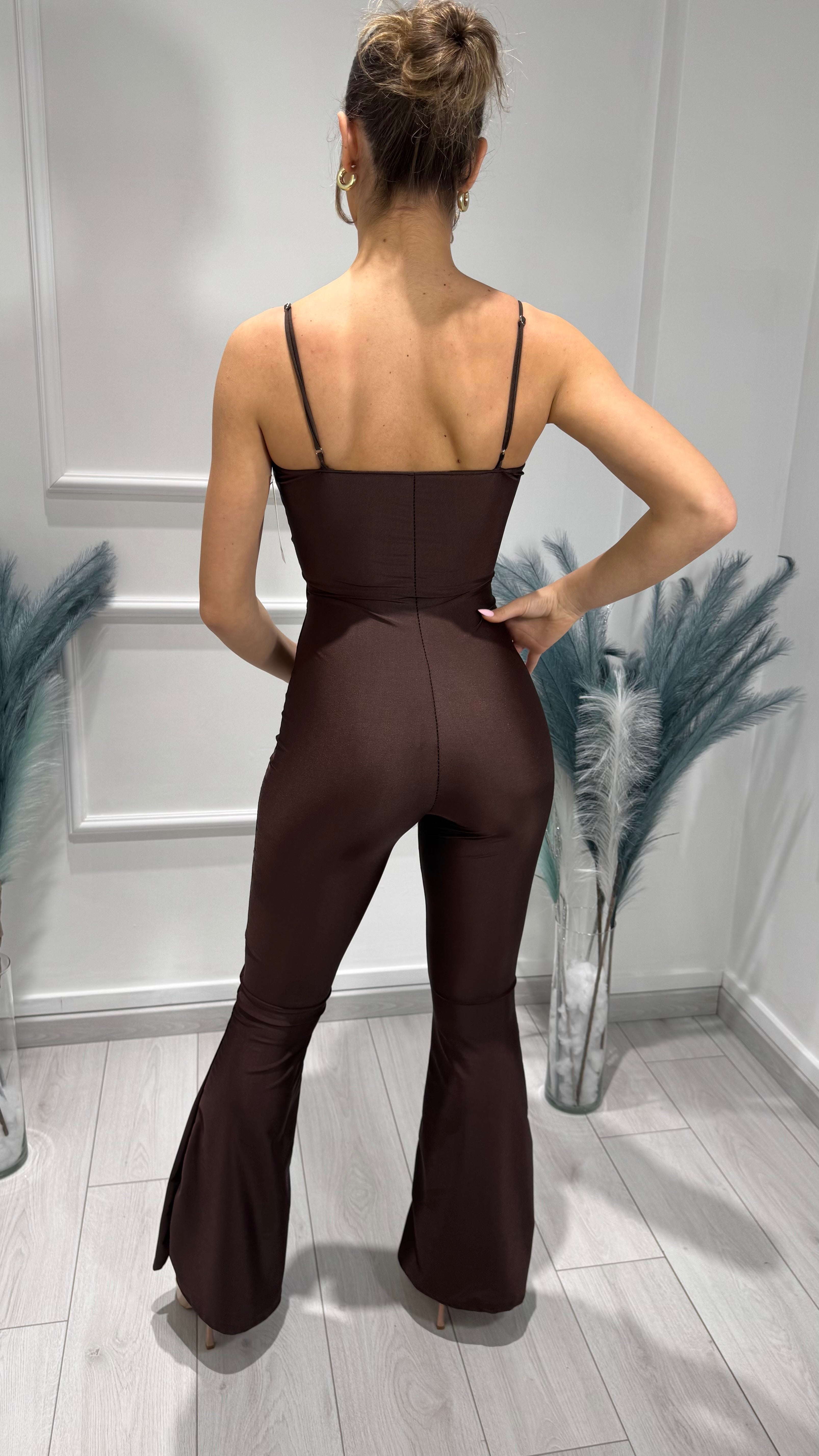 00886 tutina