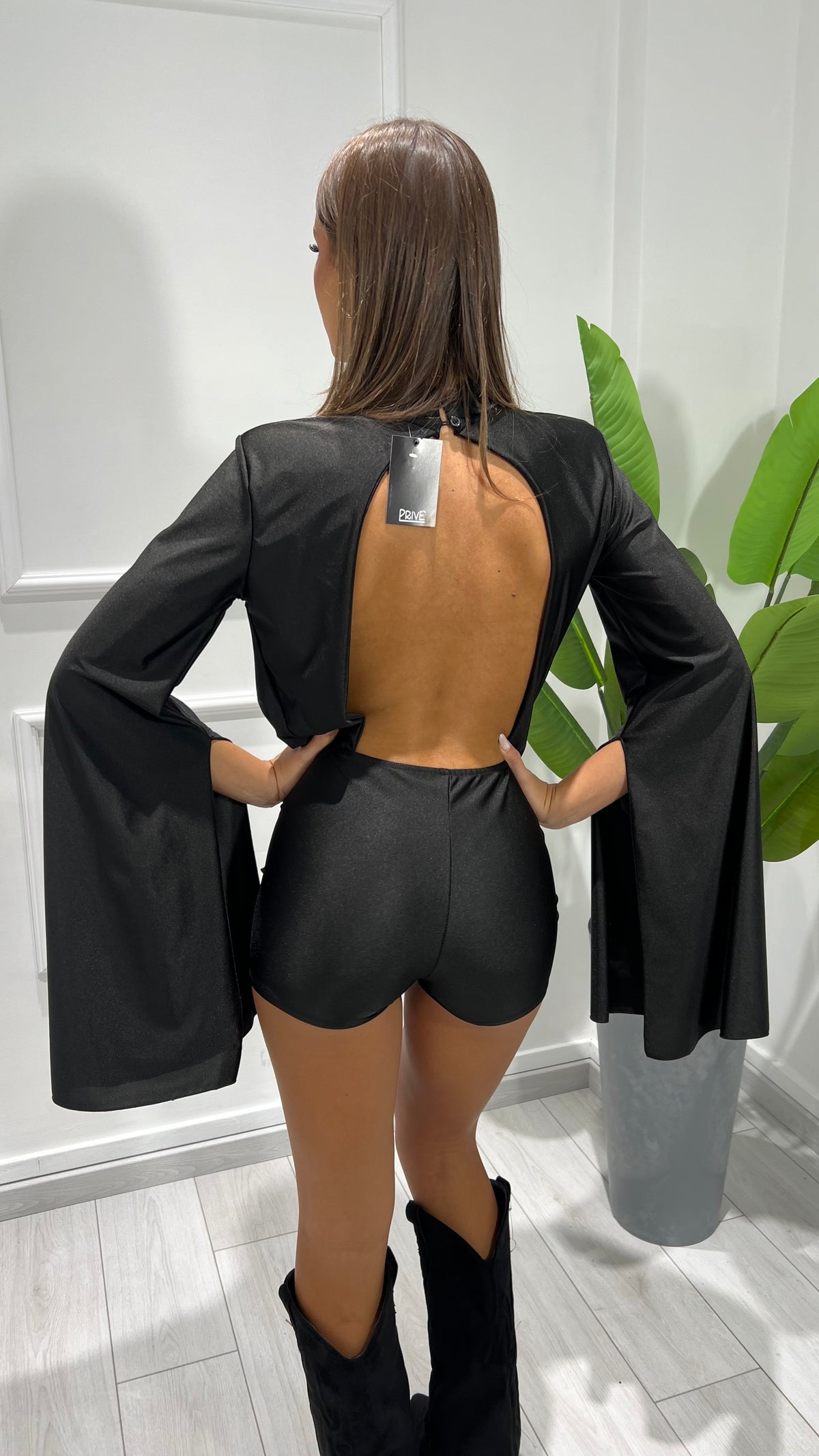 00889 tutina