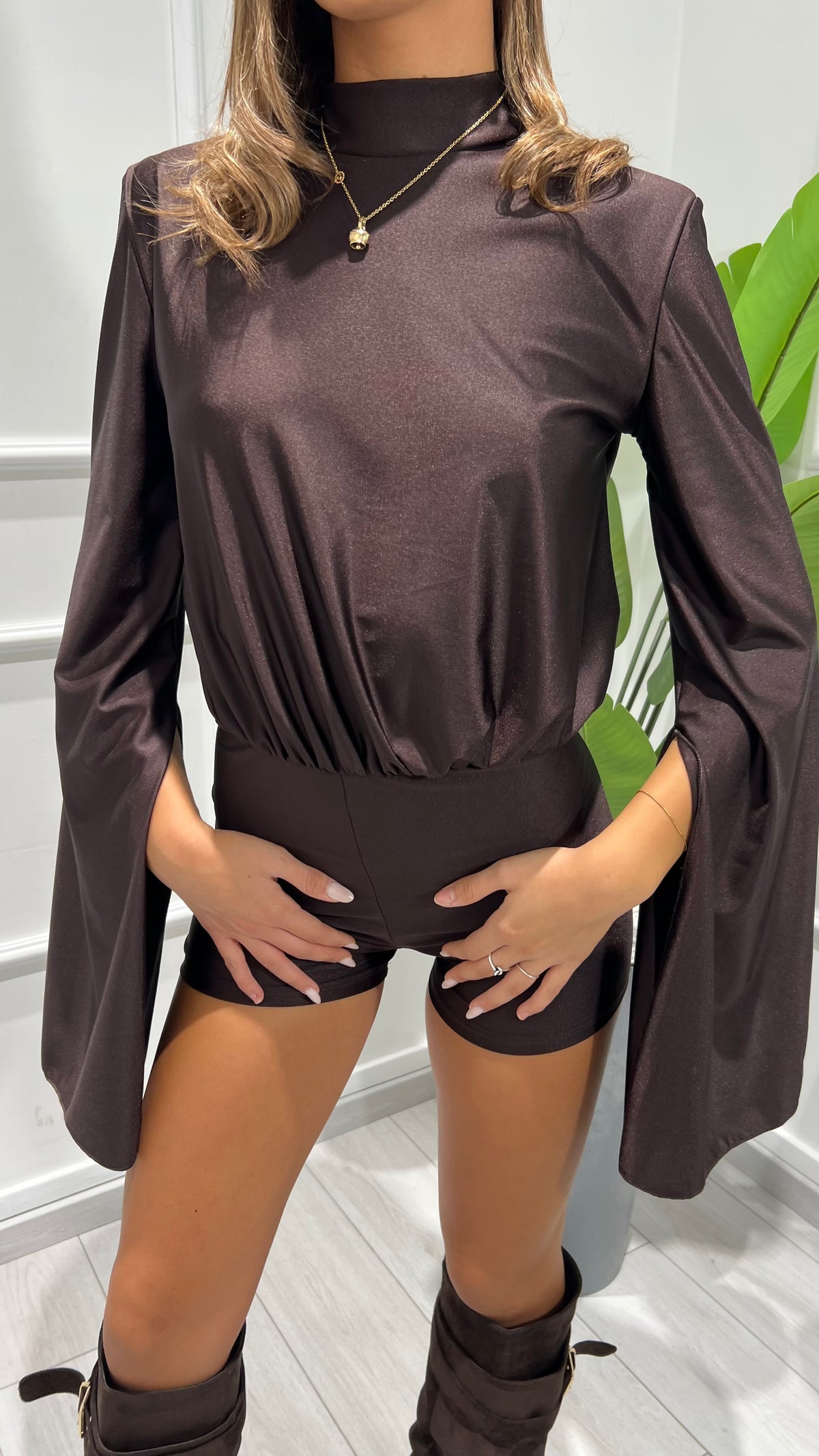 00889 tutina