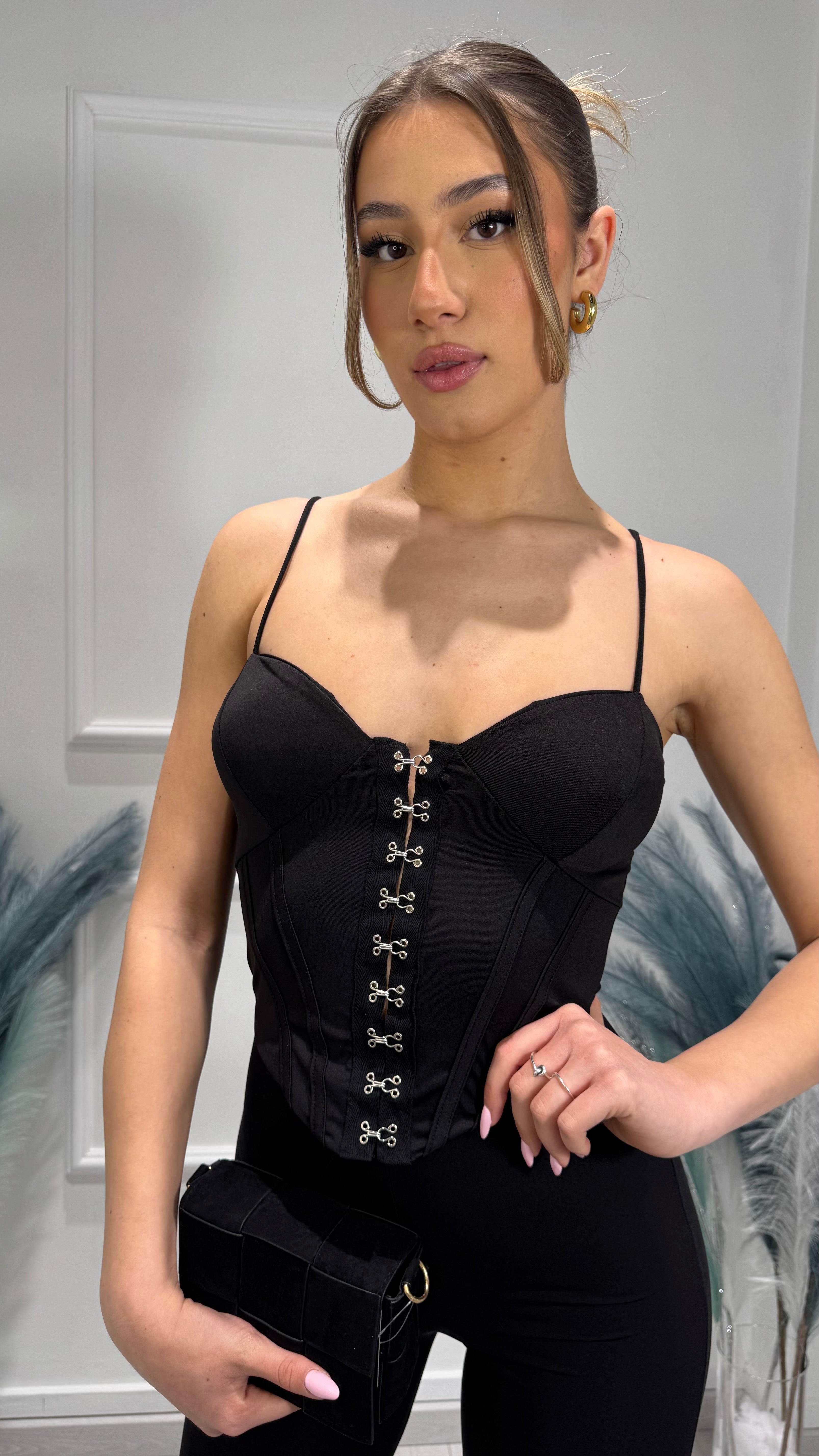 00886 tutina