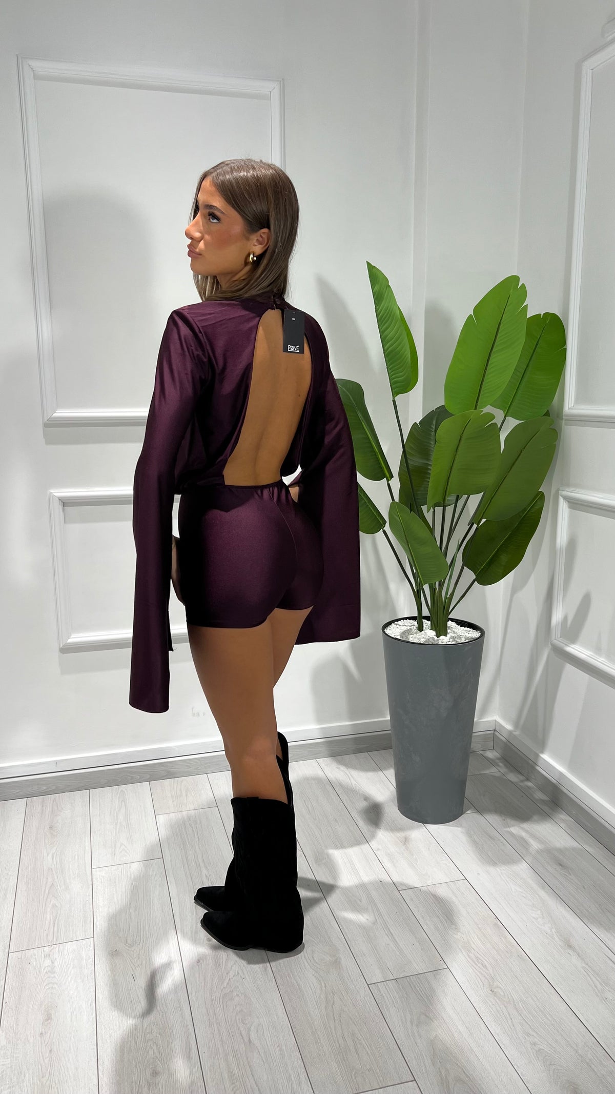 00889 tutina